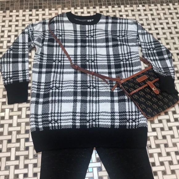B&W PLAID CREW NECK SWEATER TUNIC - Picture 6 of 6